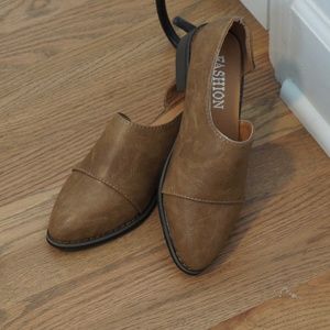 Royal style flat wrap cut out bootie